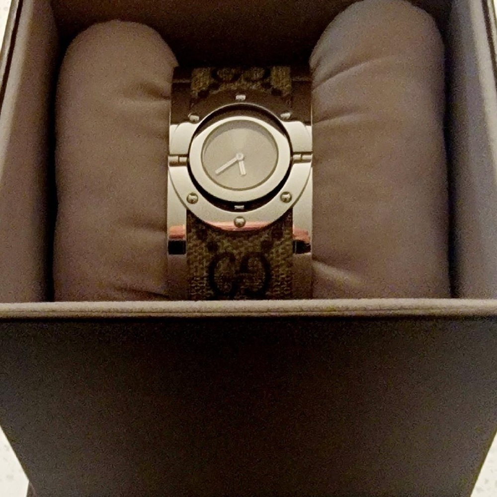 Gucci womens watch Authentic